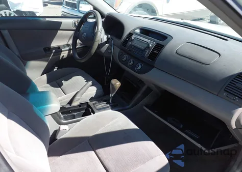 2005 Toyota Camry Le z USA, uszkodzony, nr VIN 4T1BE32K25U424706